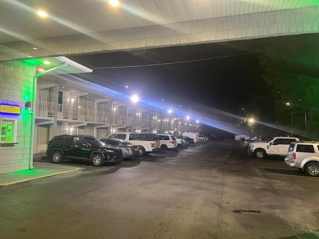 金斯兰温德姆速8酒店 外观 照片